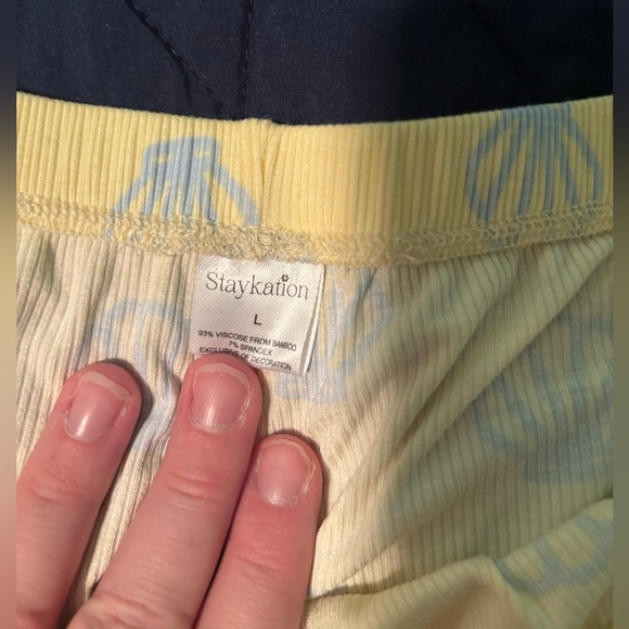 Staykation- Shell Ruffle Ribbed Short Pajamas Set - Picture 5 of 7